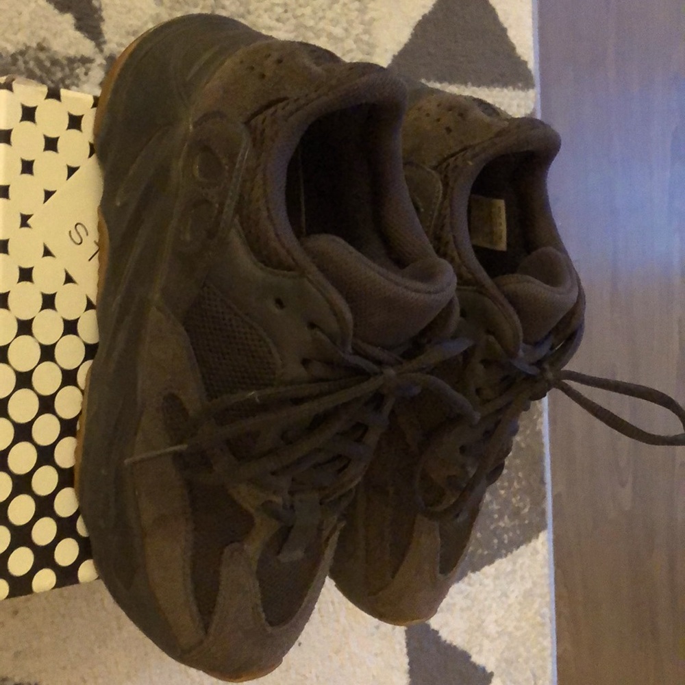 Yeezy Boost 700 . Utility black